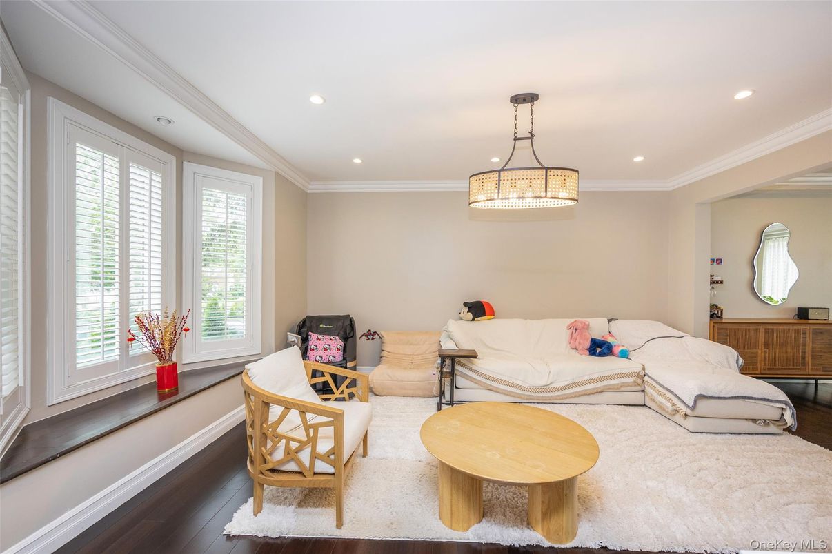 Interior, Living room, Pendant Lights, Recessed Lighting, Wood Texture Flooring
