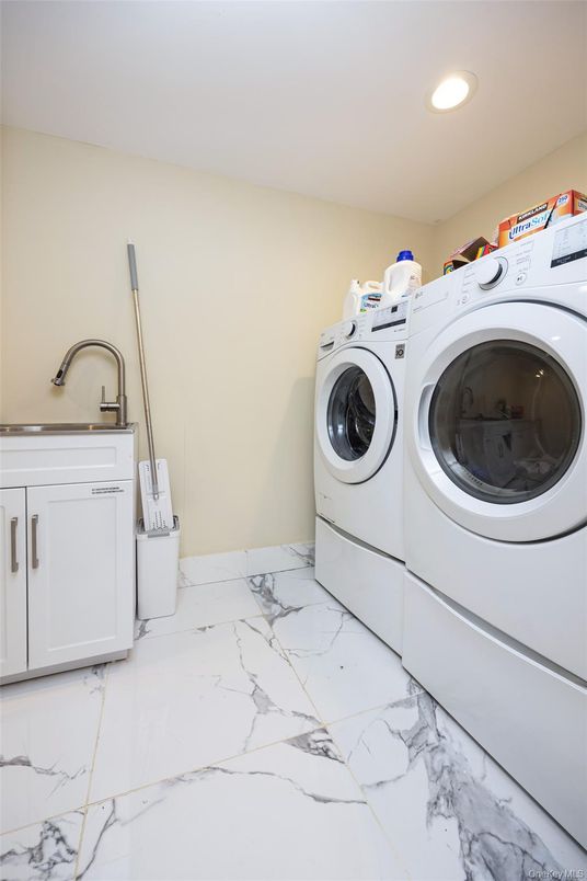 Interior, Marble, Recessed Lighting, Washer