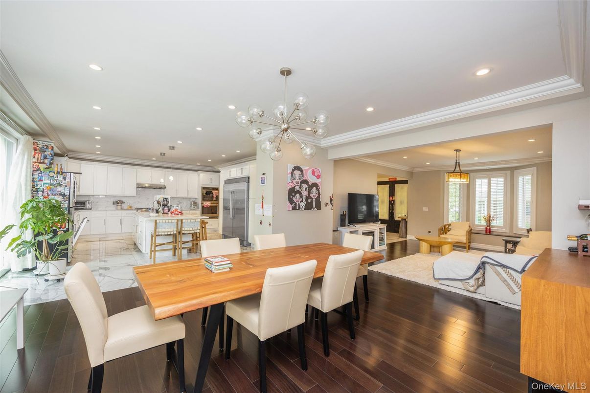 Dining room, Interior, Kitchen, Living room, Pendant Lights, Recessed Lighting, Stainless Steel Appliances, Wood Texture Flooring