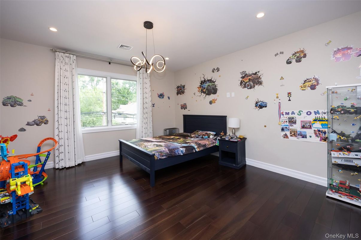 Bedroom, Interior, Pendant Lights, Recessed Lighting, Wood Texture Flooring