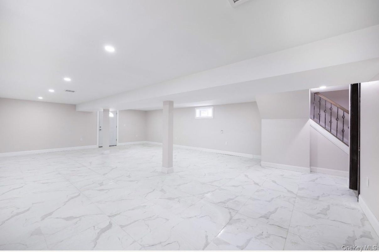Empty room, Interior, Marble, Recessed Lighting