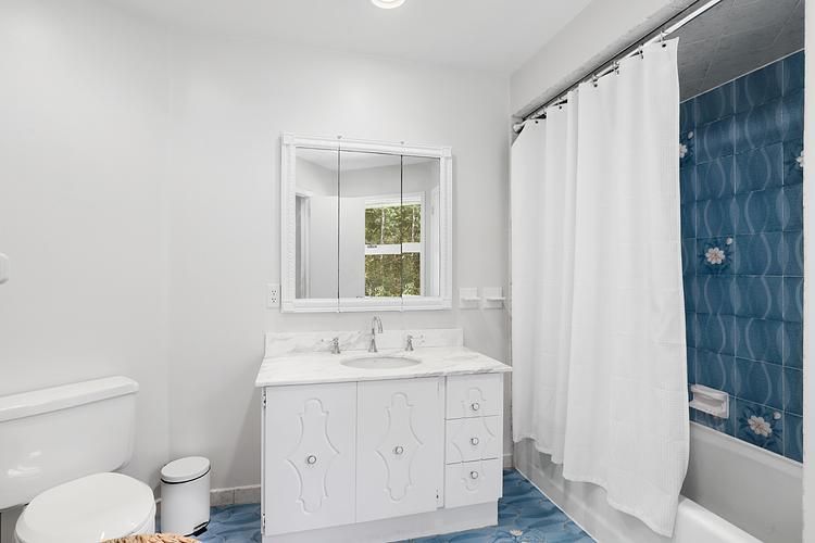 Bathroom, Interior, Recessed Lighting