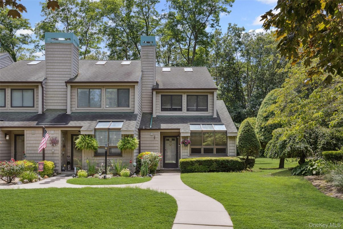 Exterior, Facade, French Provincial