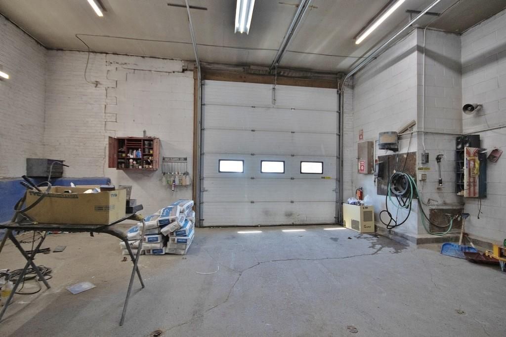 Garage, Interior, Stone Walls