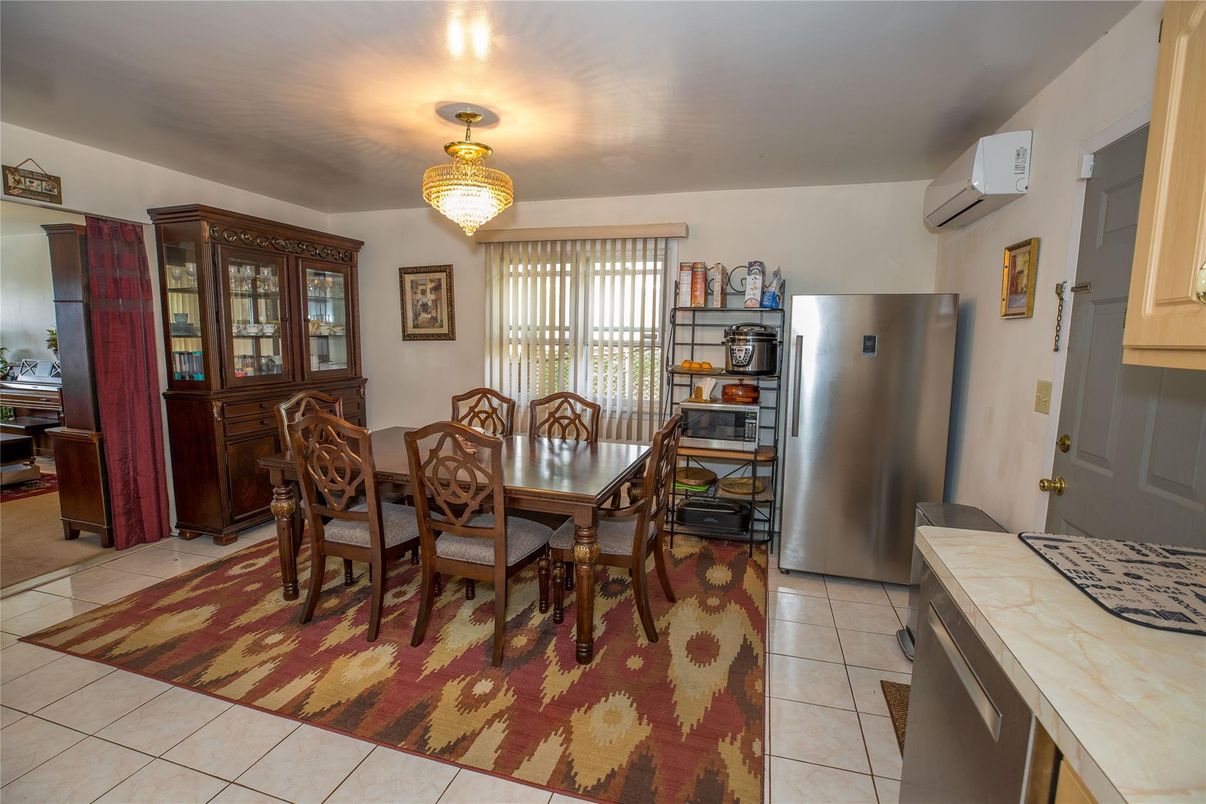 Chandelier, Dining room, Interior, Kitchen