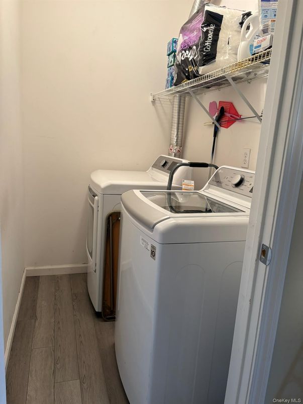 Interior, Washer, Wood Texture Flooring