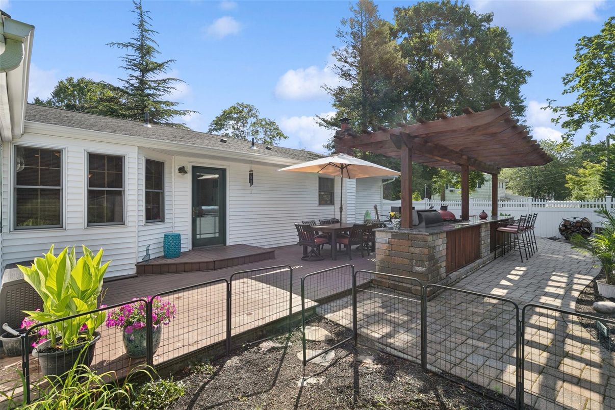 Exterior, Outdoor Kitchen