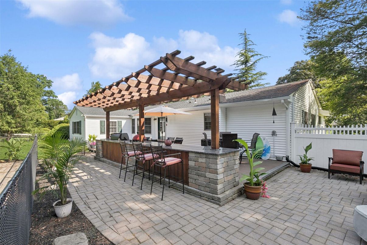 Exterior, Outdoor Kitchen