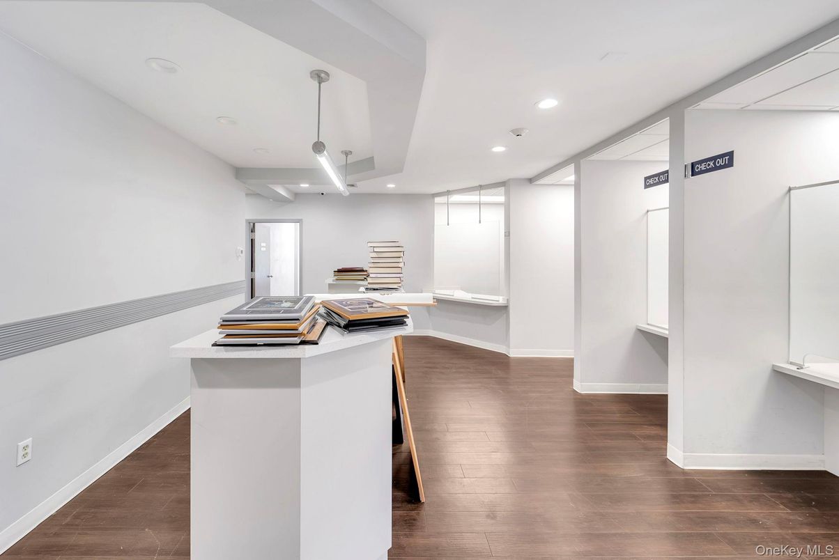 Interior, Pendant Lights, Recessed Lighting, Wood Texture Flooring