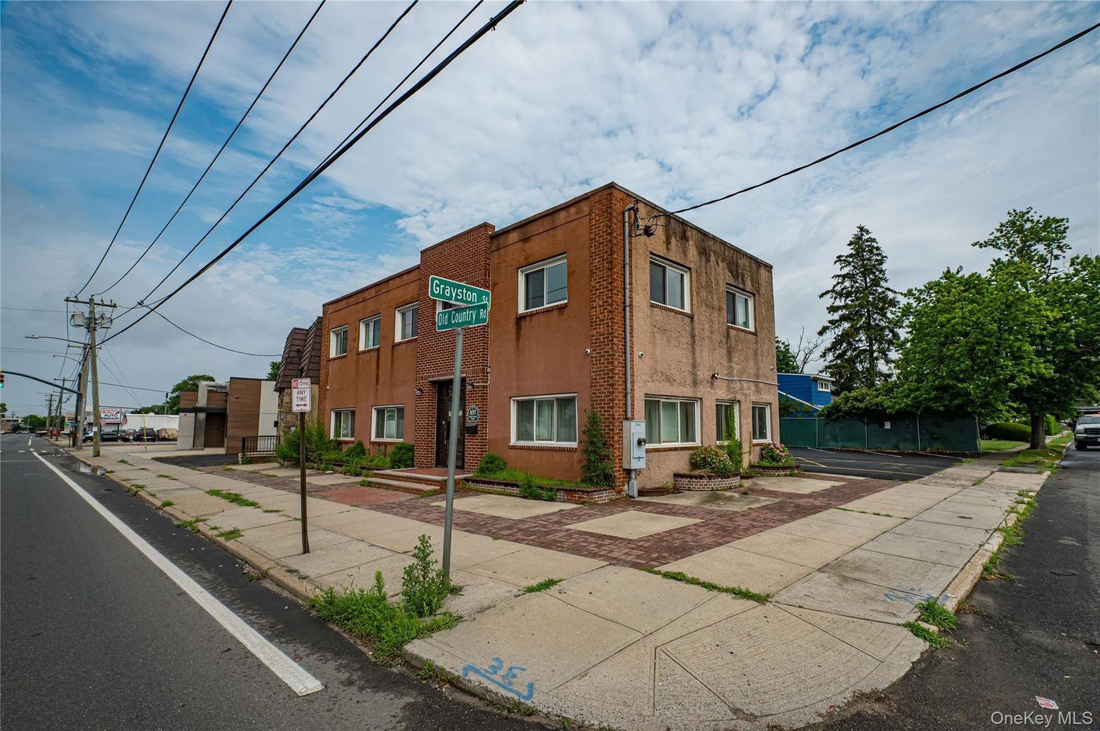 Exterior, Facade, Brick Facade, Rowhouse