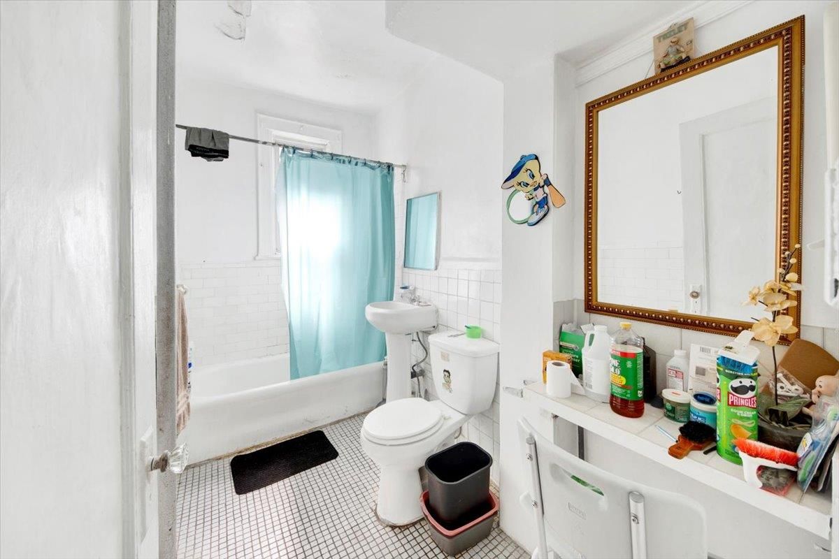 Bathroom, Interior, Tile Countertops