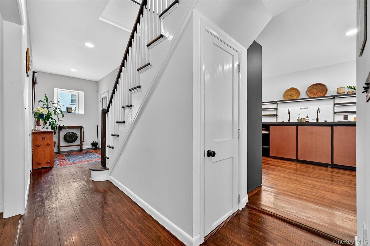 Interior, Pendant Lights, Recessed Lighting, Wood Texture Flooring