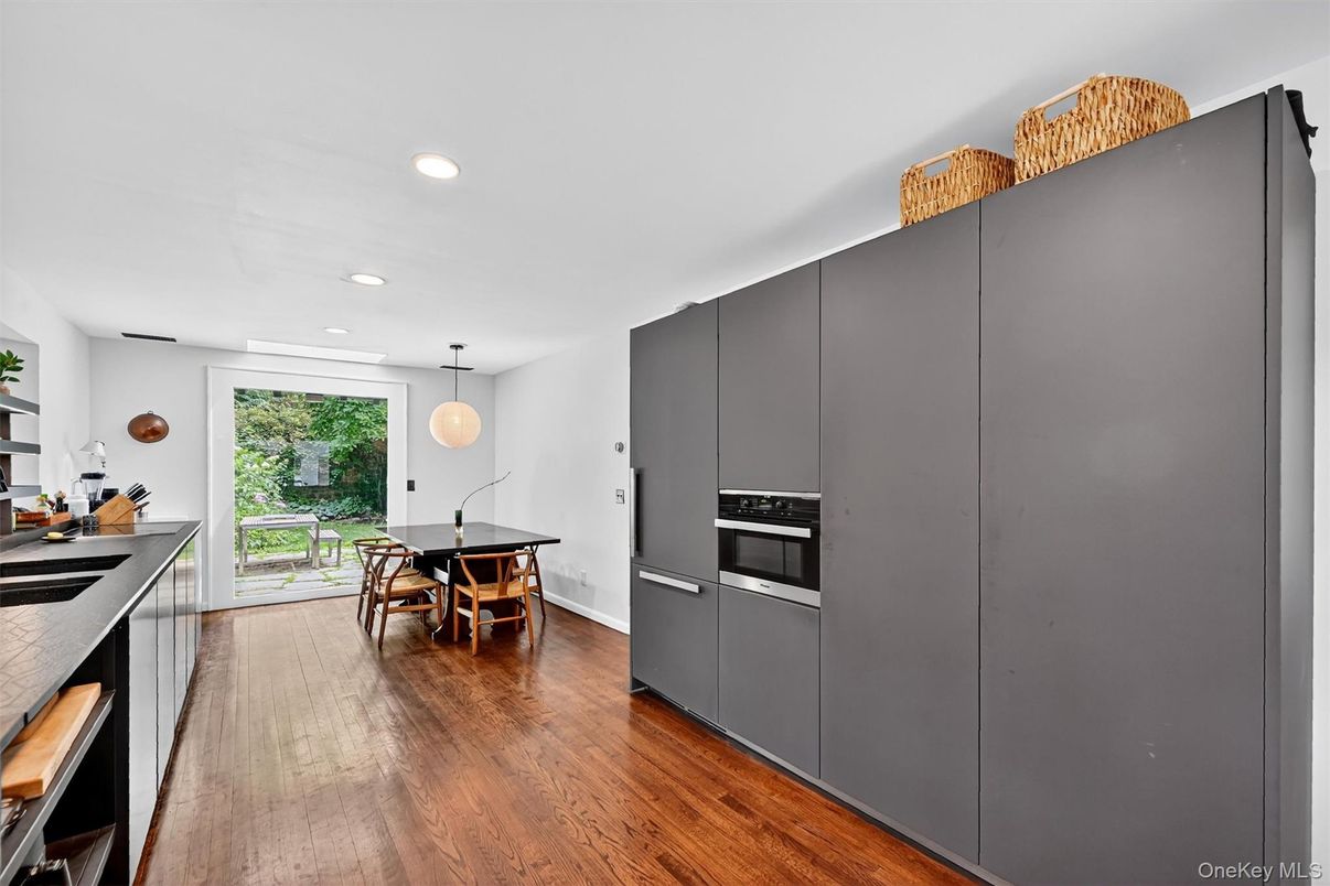 Dining room, Interior, Kitchen, Pendant Lights, Recessed Lighting, Wood Texture Flooring