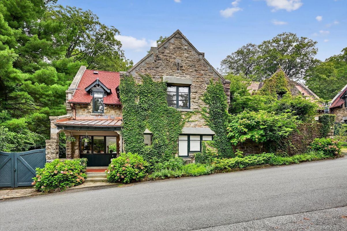 Exterior, Facade, Tudor Revival