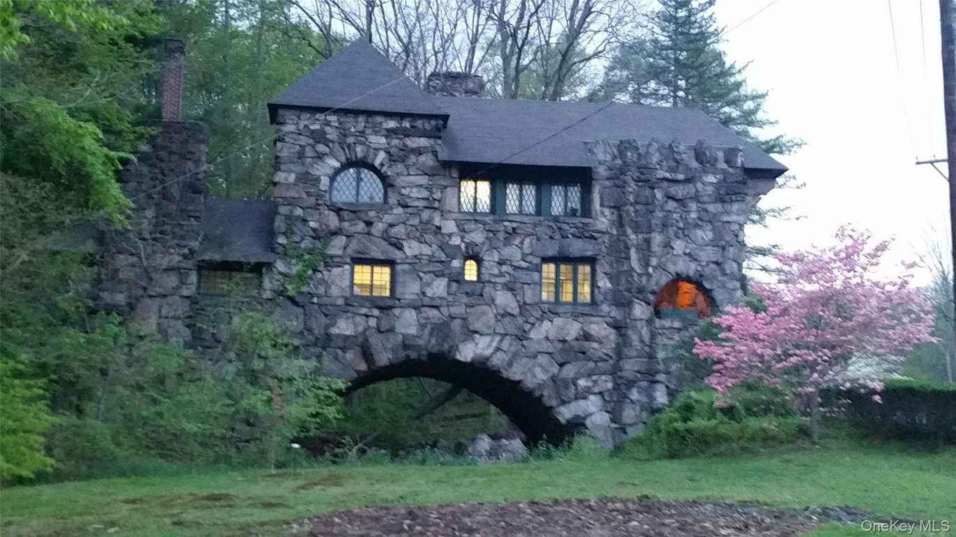 Exterior, Facade, None