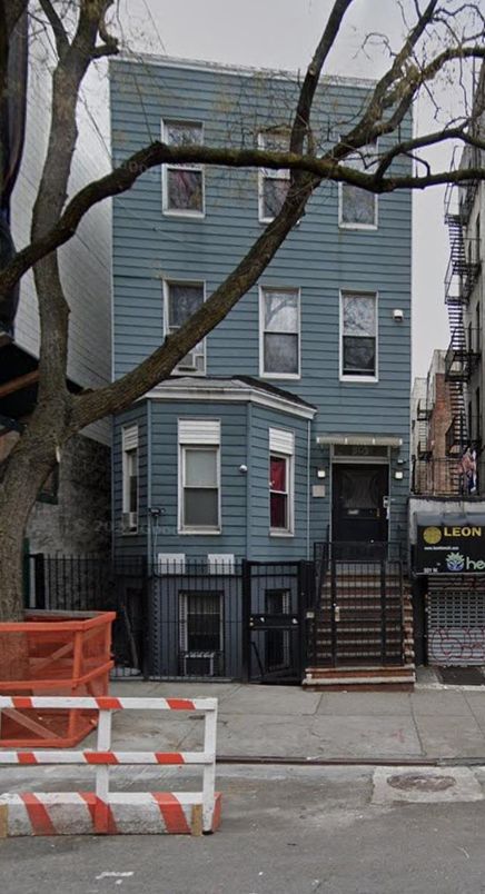 Exterior, Facade, Rowhouse