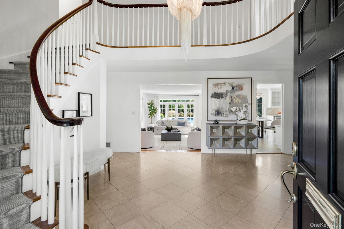 Chandelier, Interior, Living room