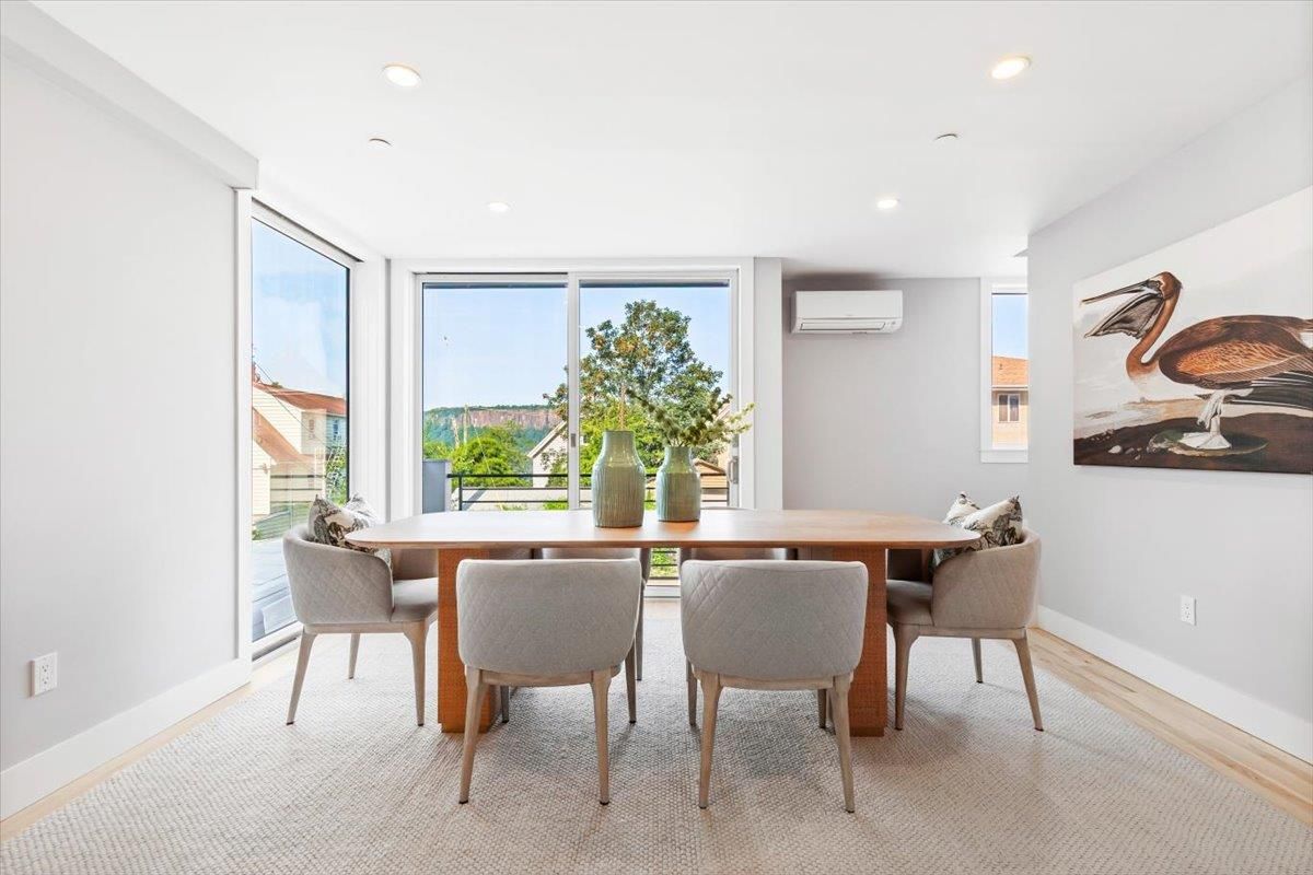Dining room, Interior, Recessed Lighting