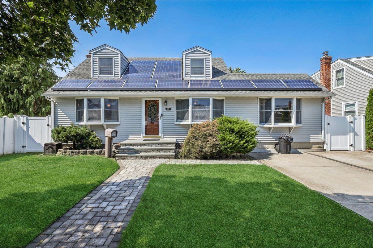 Exterior, Facade, Solar Panels, Cape Cod