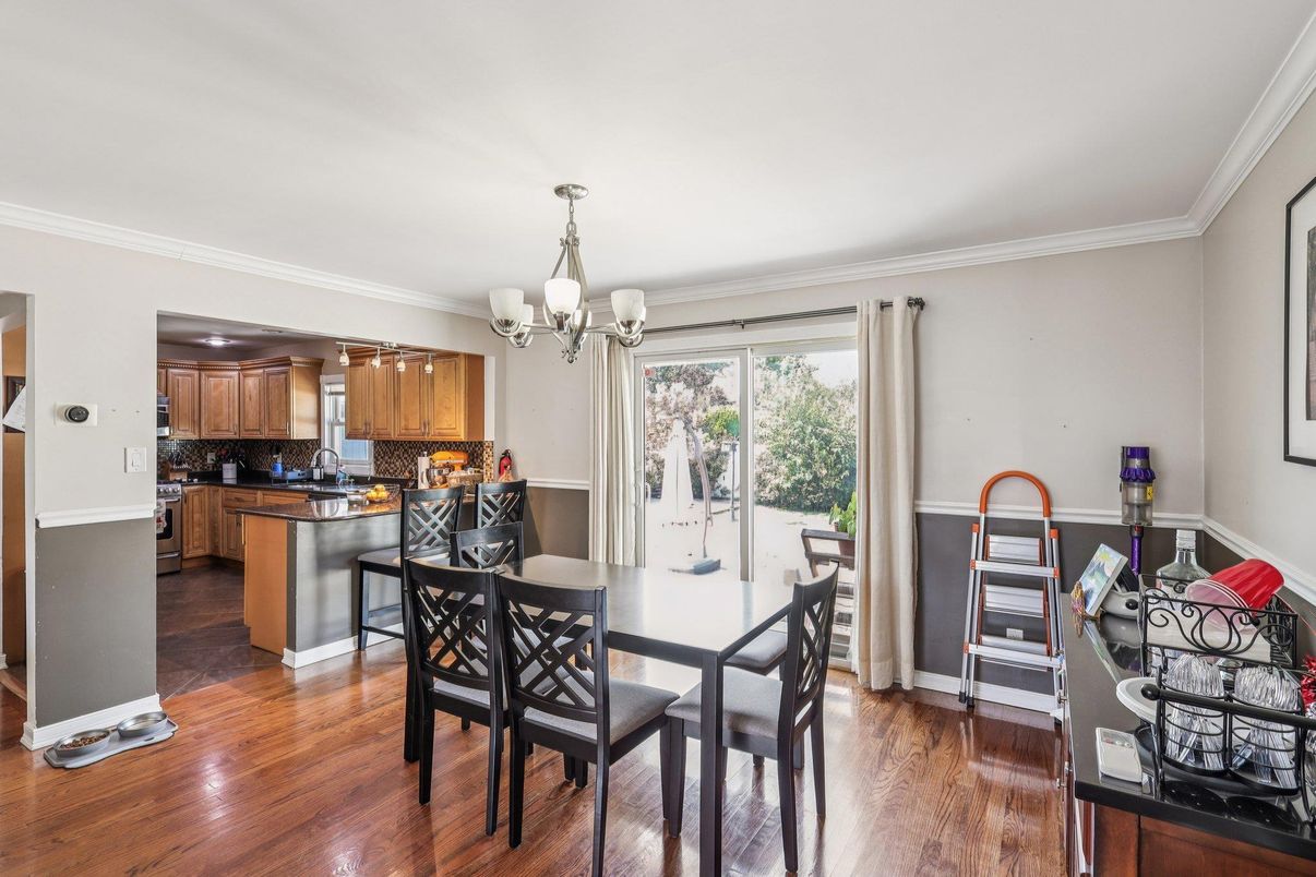 Chandelier, Dining room, Interior, Kitchen, Wood Texture Flooring