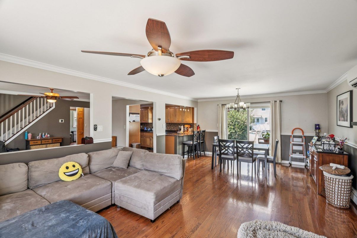Chandelier, Dining room, Interior, Kitchen, Living room, Wood Texture Flooring