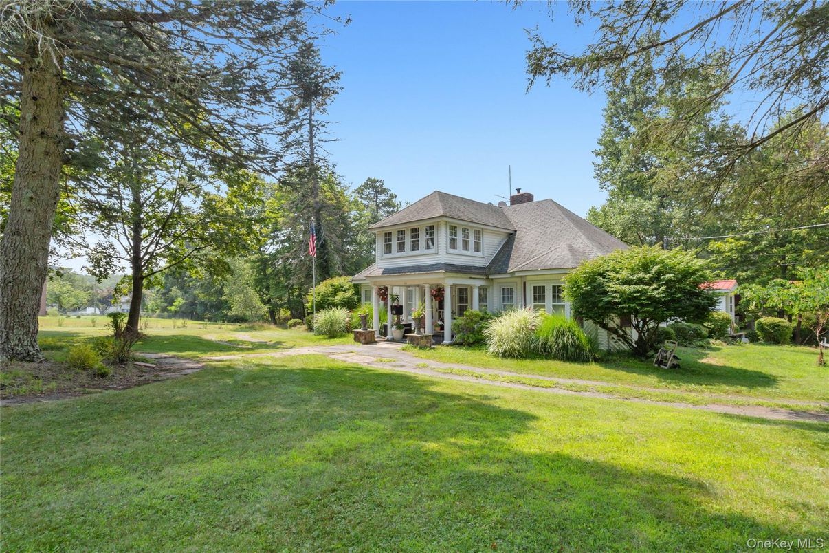 Backyard, Exterior, Facade, Queen Anne Victorian