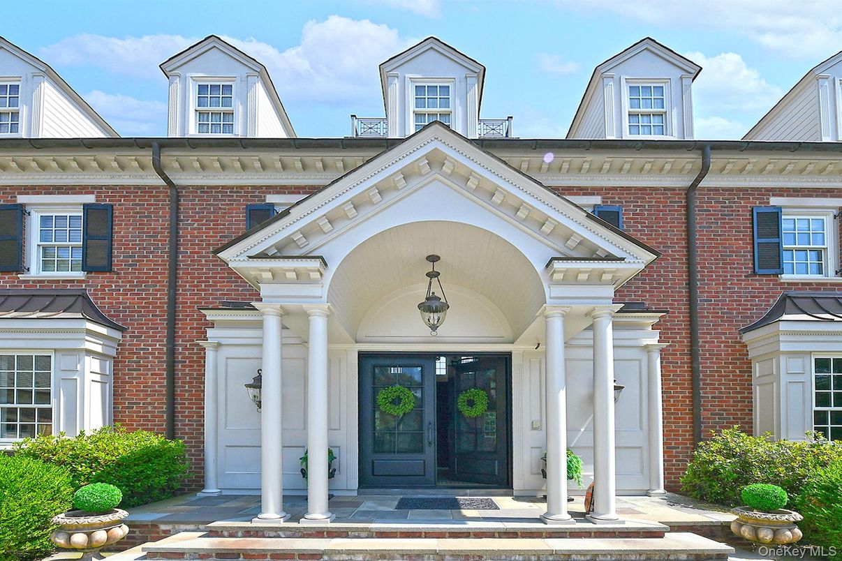 Exterior, Facade, Brick Facade, Georgian