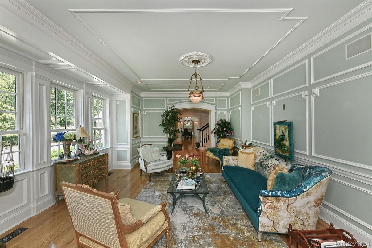 Interior, Living room, Pendant Lights, Recessed Lighting, Wood Texture Flooring