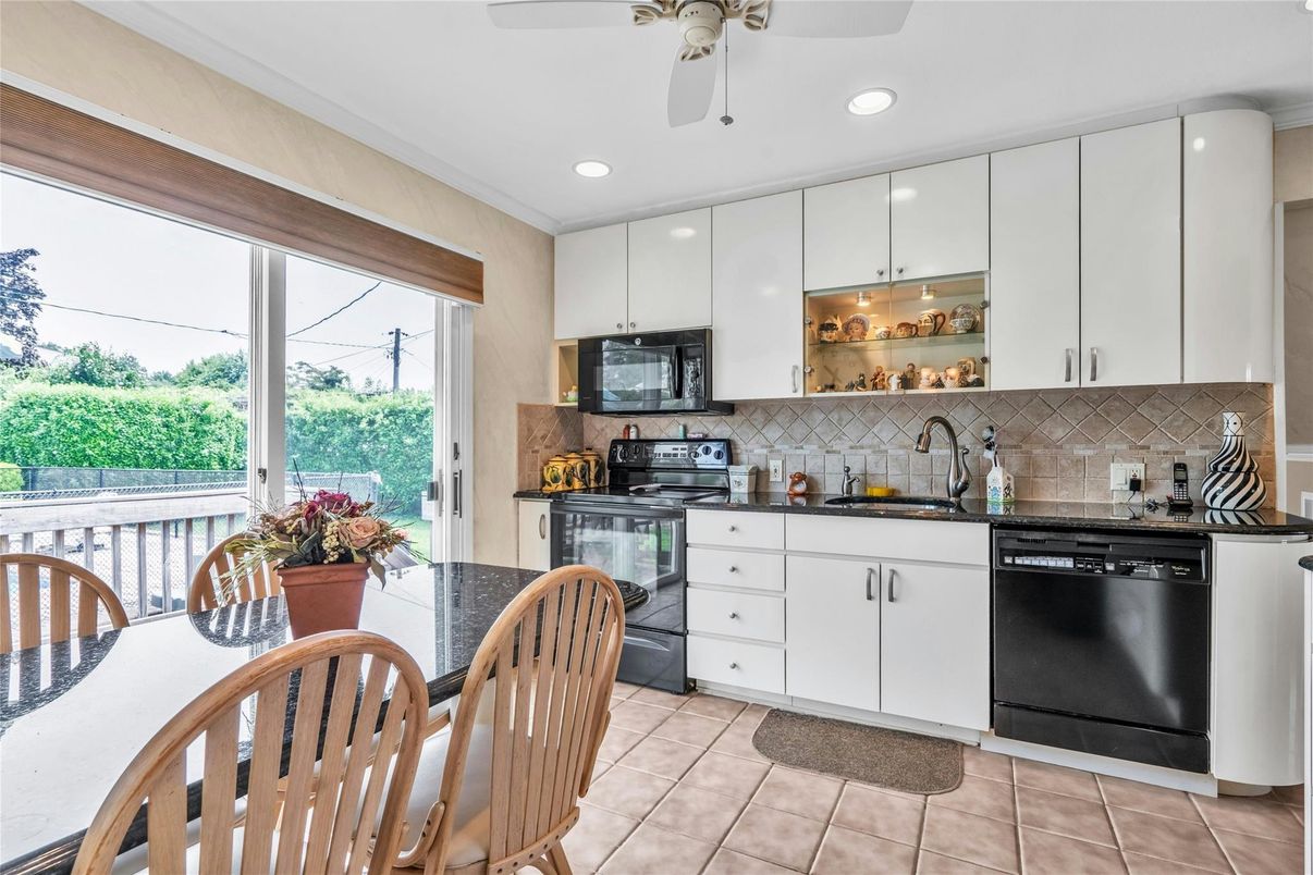 Dining room, Interior, Kitchen, Recessed Lighting