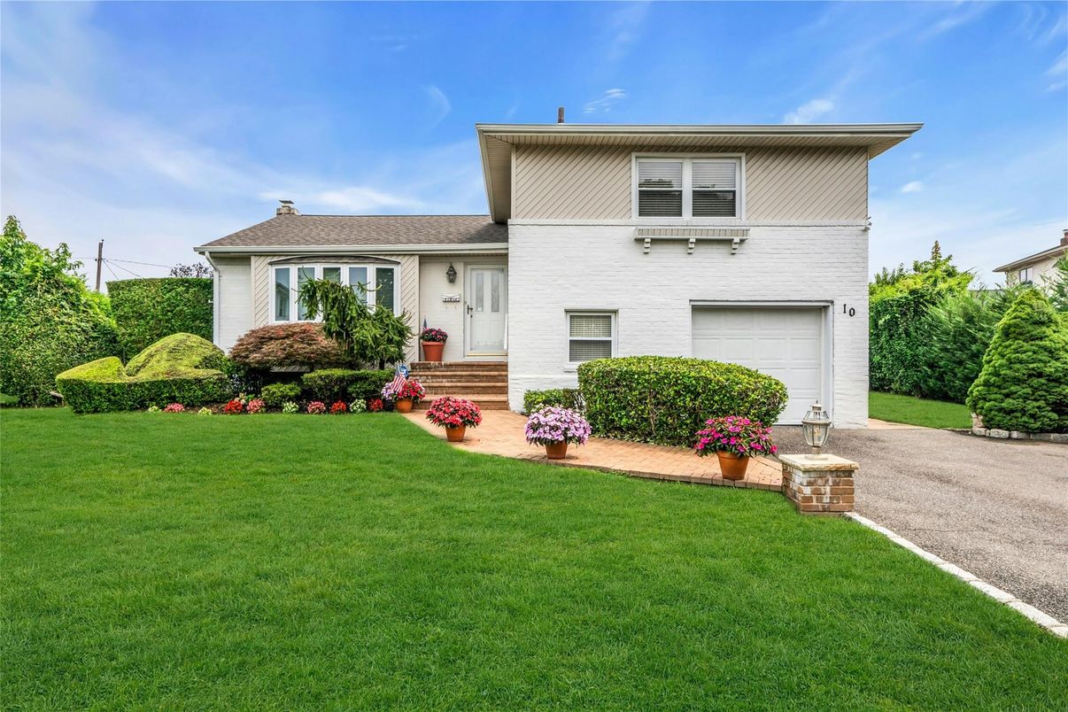 Attached, Backyard, Exterior, Facade, Split Level