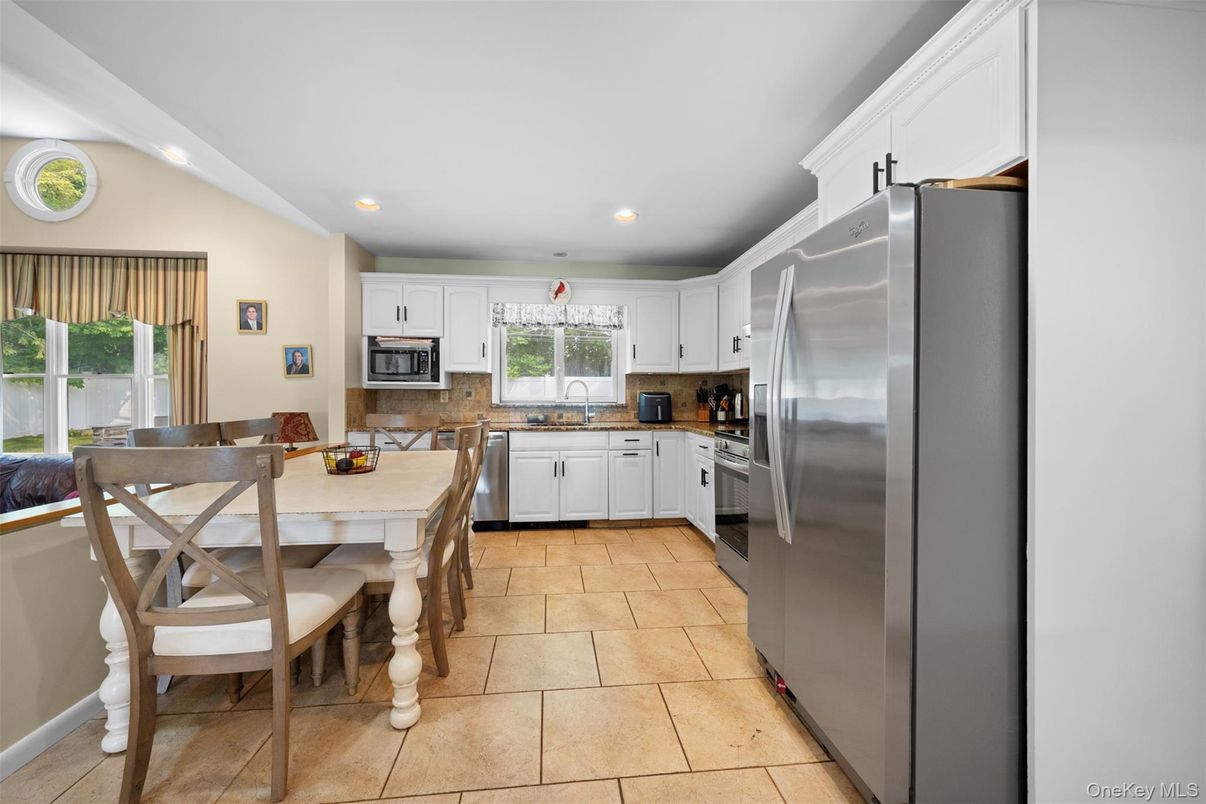 Dining room, Interior, Kitchen, Recessed Lighting, Stainless Steel Appliances