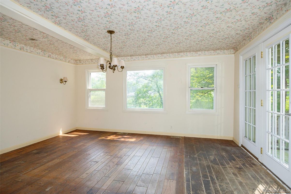 Empty room, Interior, Pendant Lights, Wood Texture Flooring