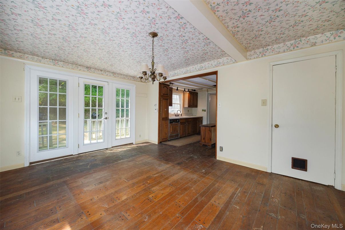 Chandelier, Empty room, Interior, Pendant Lights, Wood Texture Flooring