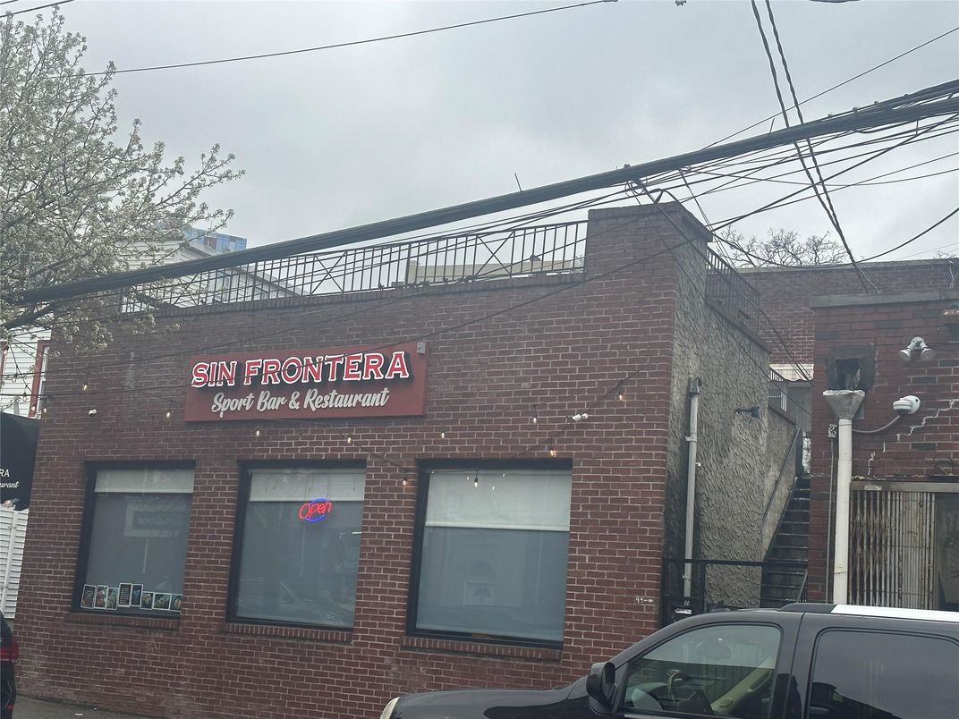 Exterior, Facade, Brick Facade, Rowhouse