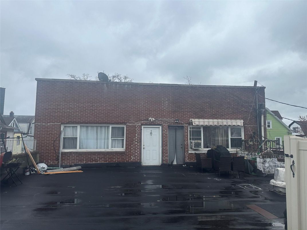 Exterior, Facade, Brick Facade, Cape Cod