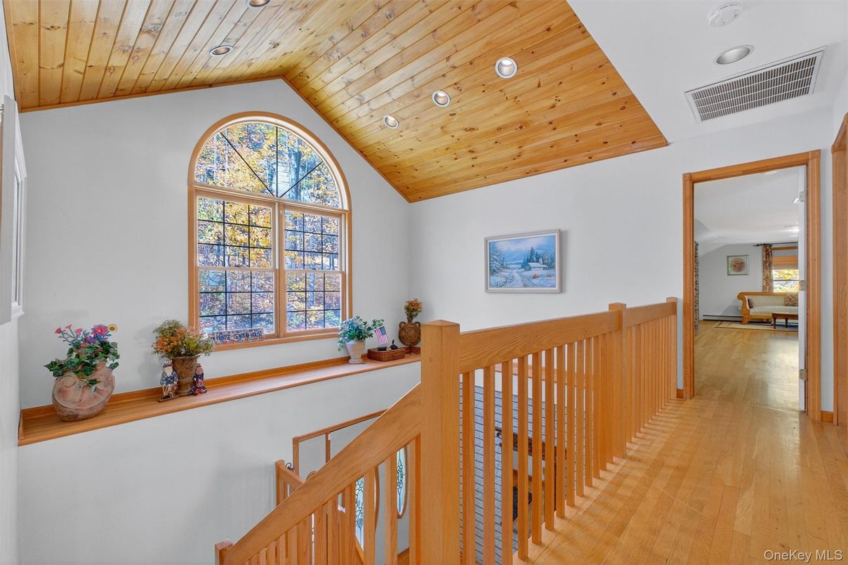 Interior, Recessed Lighting, Wooden Ceilings, Wood Texture Flooring