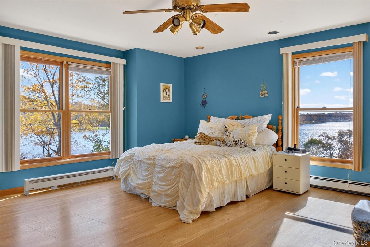 Bedroom, Interior, Recessed Lighting, Water, Wood Texture Flooring