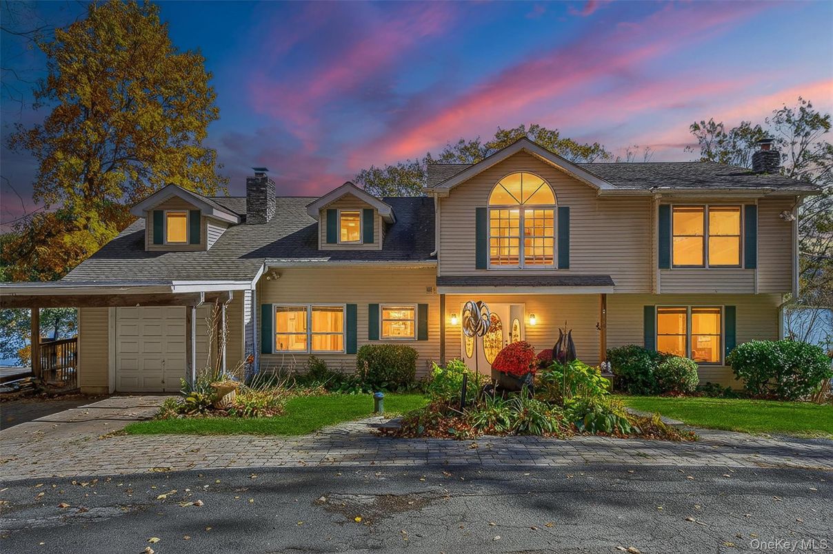 Attached, Exterior, Facade, Farmhouse