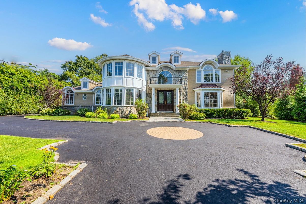 Exterior, Facade, French Provincial