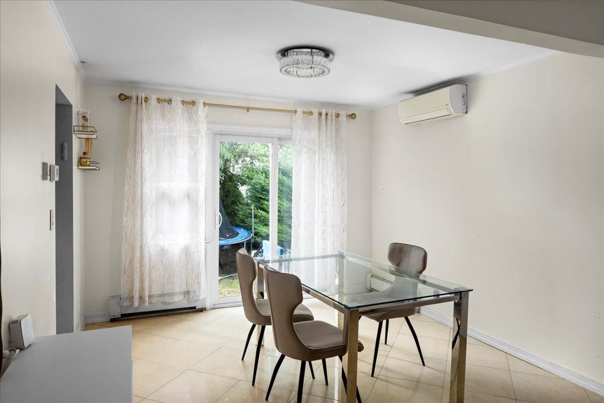 Dining room, Interior