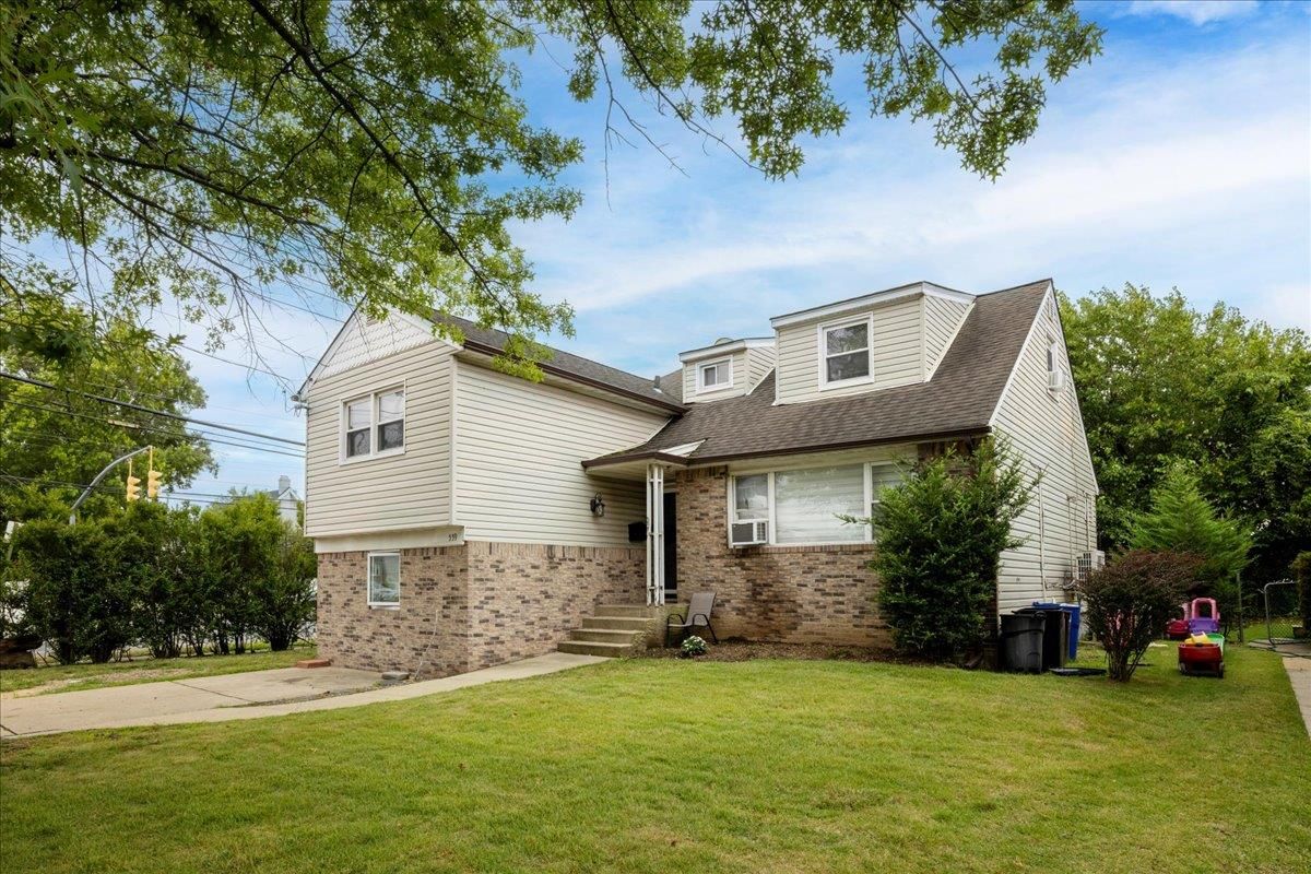 Exterior, Facade, Brick Facade, Split Level