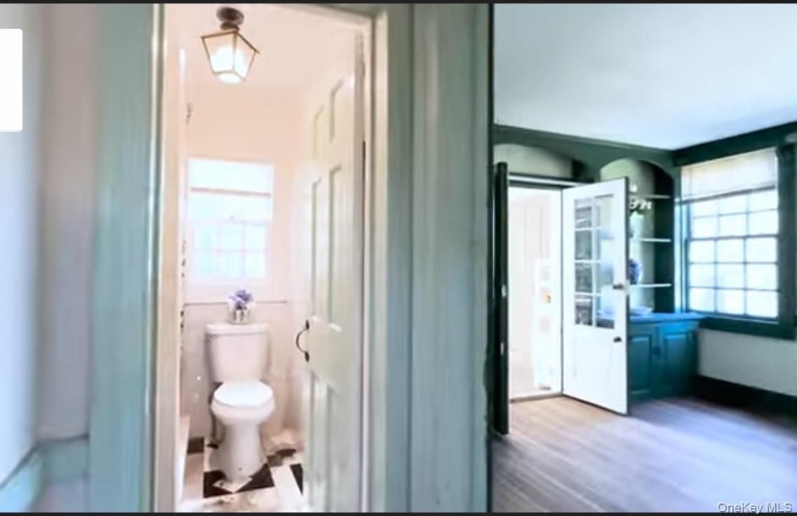 Bathroom, Interior, Pendant Lights, Wood Texture Flooring