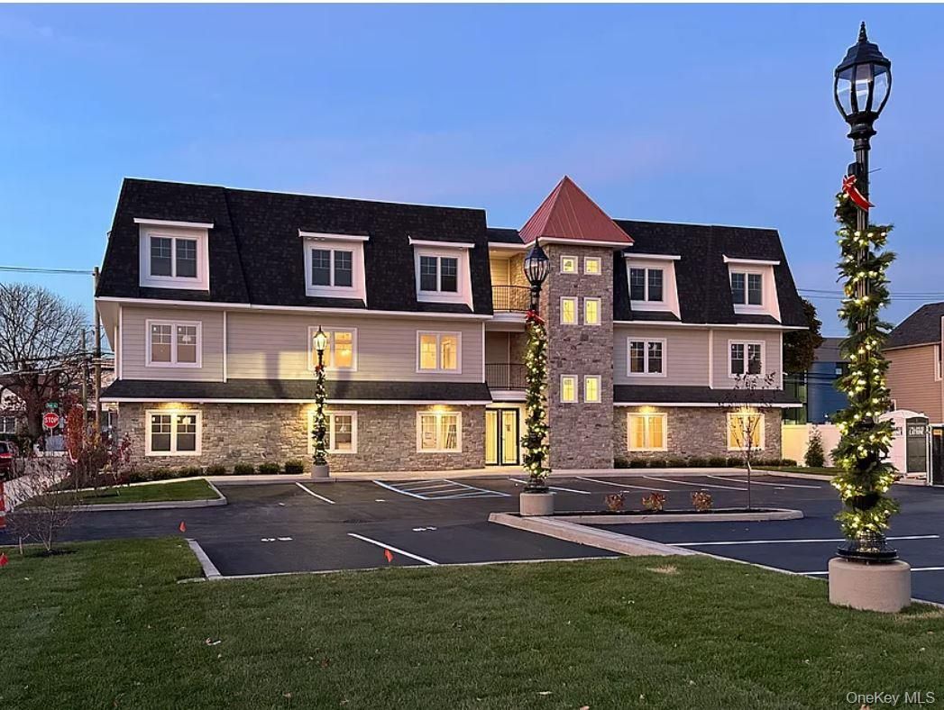 Exterior, Facade, Queen Anne Victorian