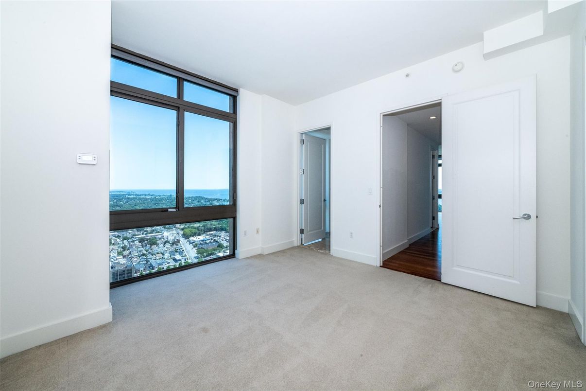 Empty room, Interior, Water