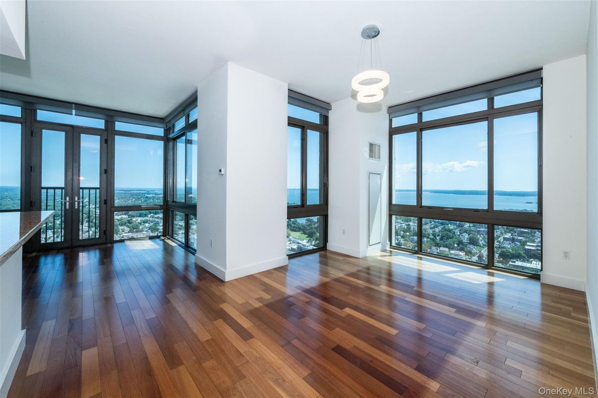 Empty room, Interior, Pendant Lights, Water, Wood Texture Flooring