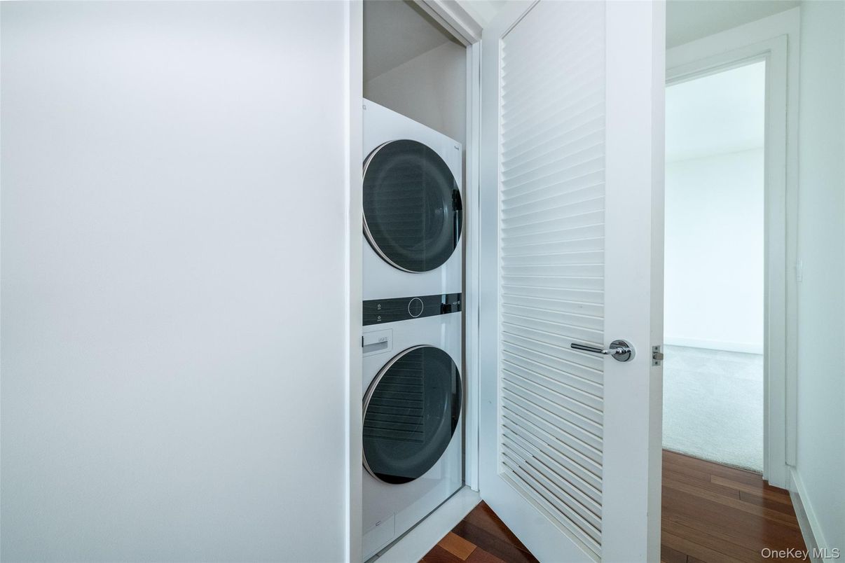 Interior, Utility Closets, Washer, Wood Texture Flooring