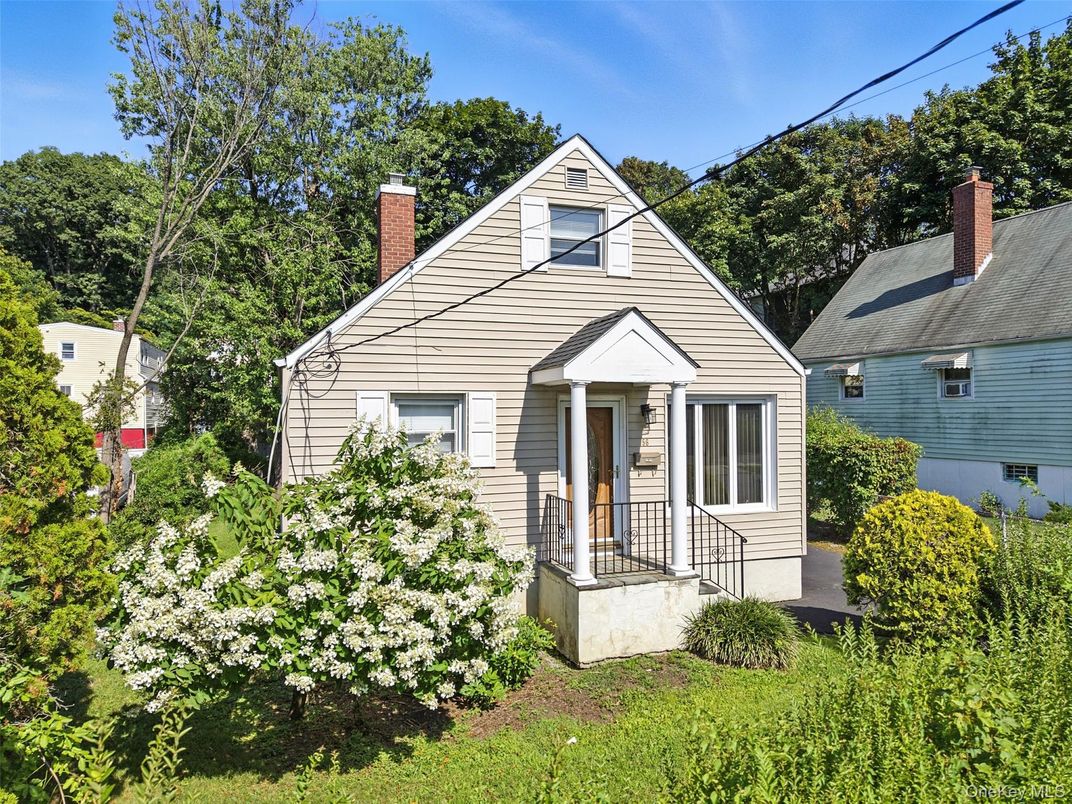 Exterior, Facade, Cape Cod