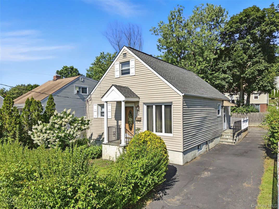 Exterior, Facade, Cape Cod
