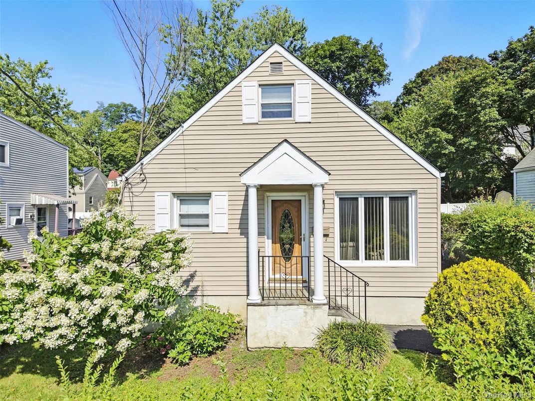 Exterior, Facade, Cape Cod
