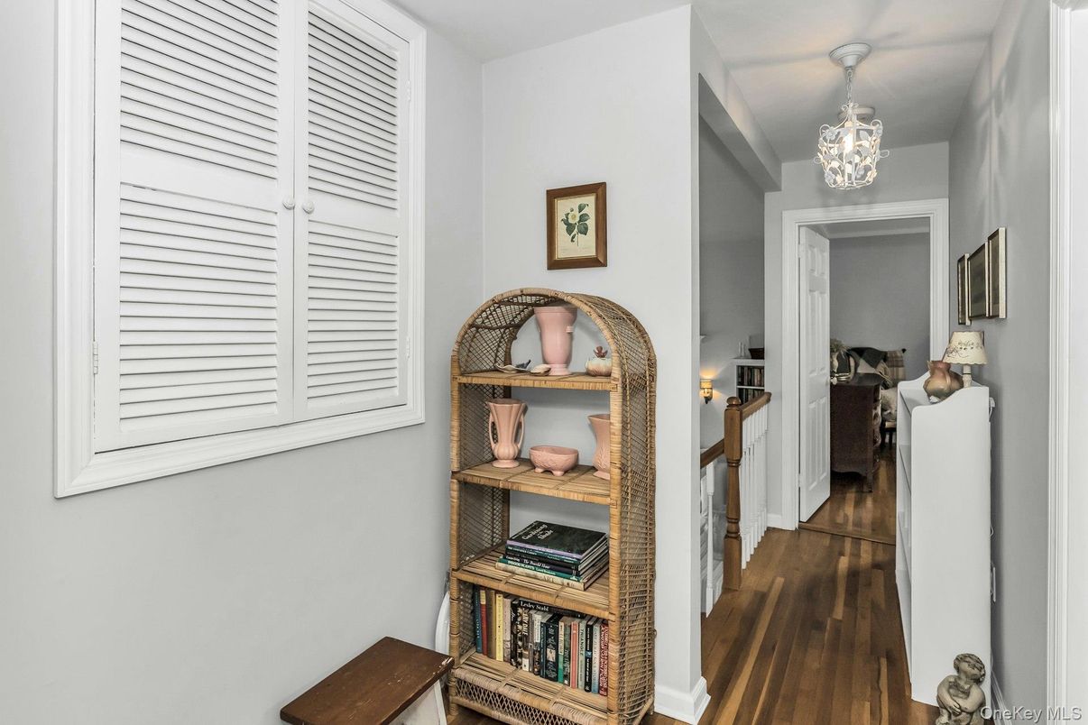 Interior, Pendant Lights, Wood Texture Flooring